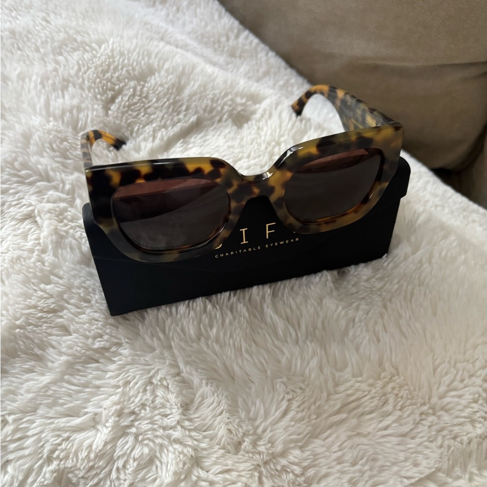 Diff Eyewear Tortoise Shell Sunglasses